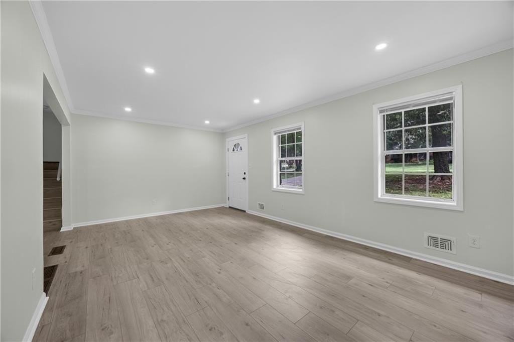 5809 Oakleaf Way - Photo 4 of 32