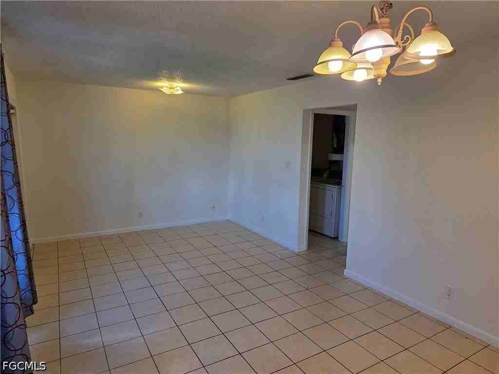 1107 S Loop Blvd - Photo 3 of 17