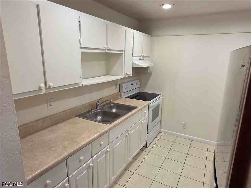 1107 S Loop Blvd - Photo 5 of 17