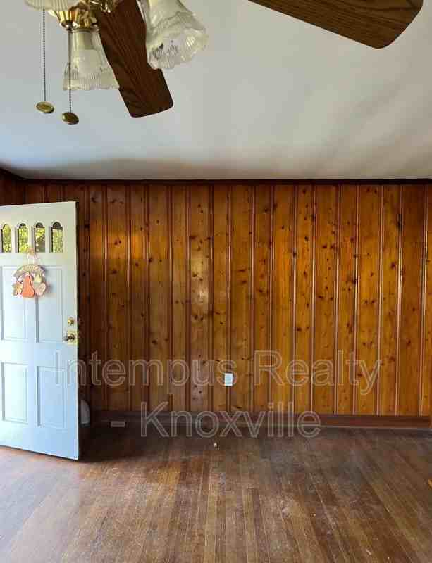 304 Sarvis Dr - Photo 2 of 20