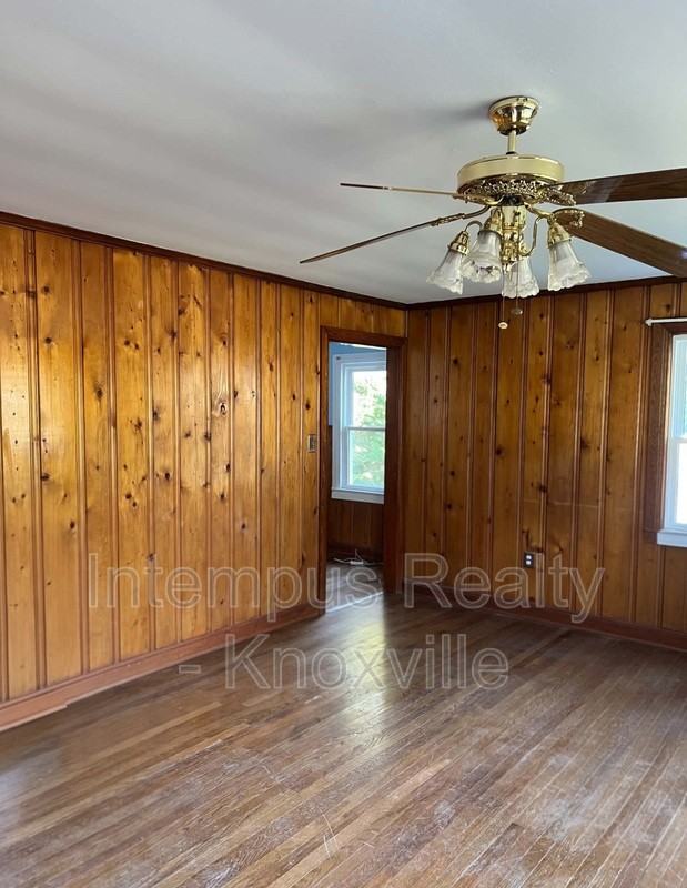 304 Sarvis Dr - Photo 3 of 20
