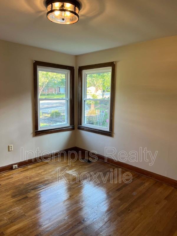304 Sarvis Dr - Photo 4 of 20