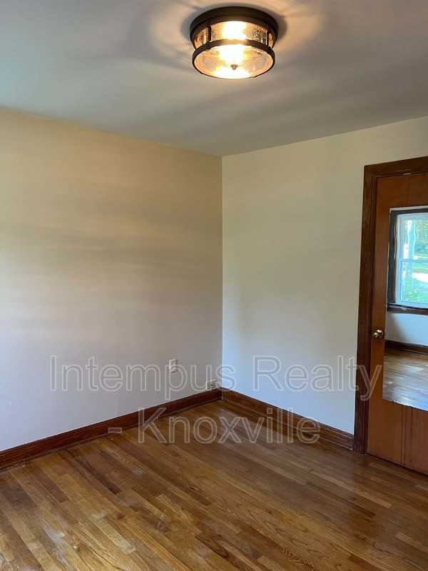304 Sarvis Dr - Photo 5 of 20