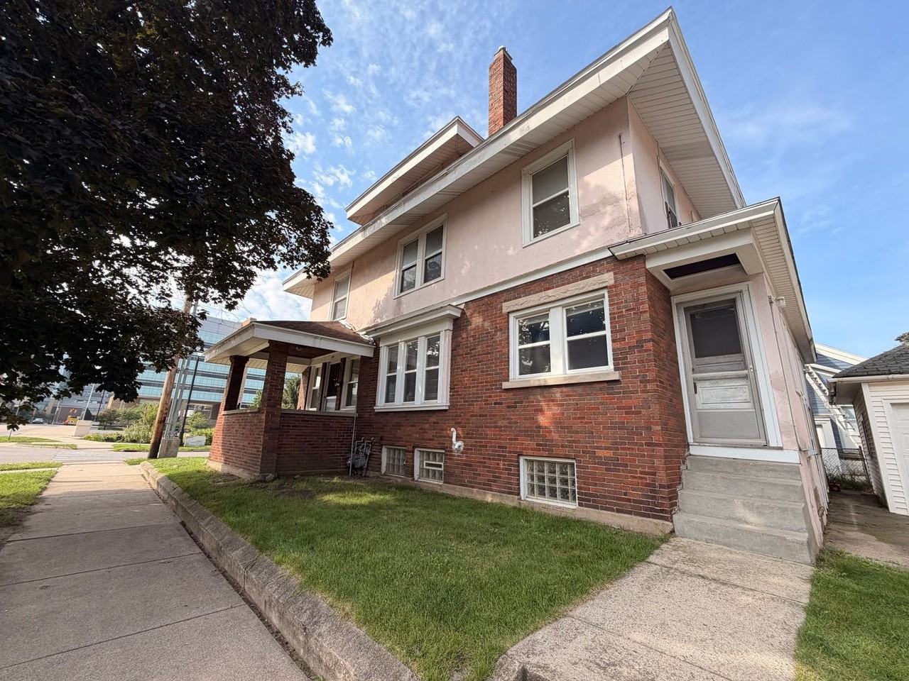 501 Coit Ave Ne - Photo 2 of 33