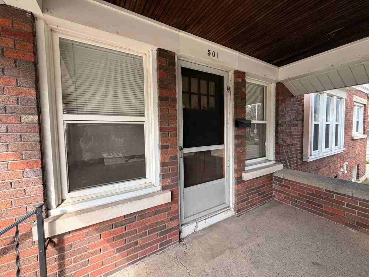 501 Coit Ave Ne - Photo 3 of 33