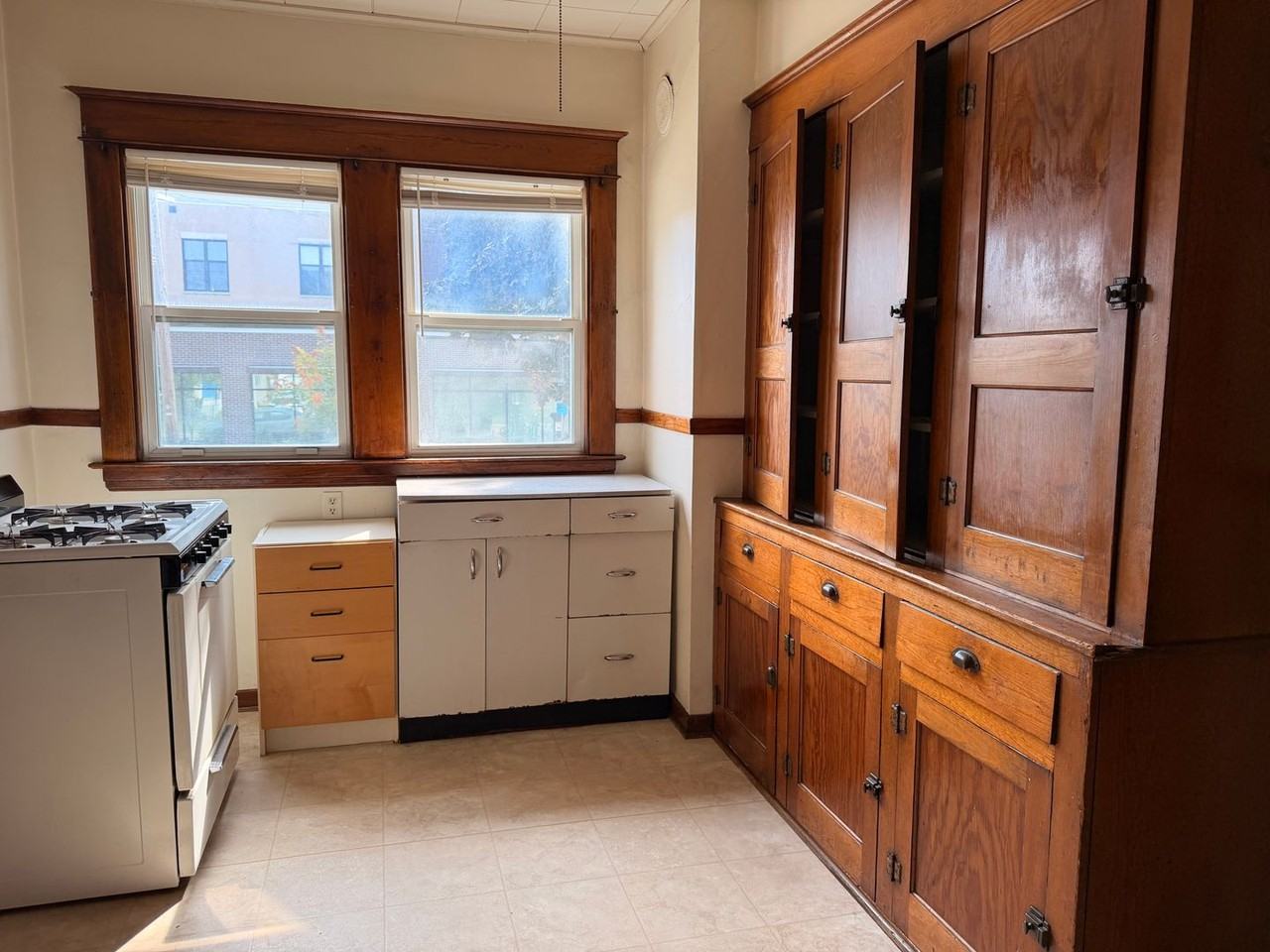 501 Coit Ave Ne - Photo 4 of 33