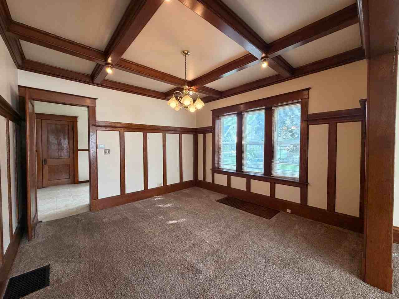 501 Coit Ave Ne - Photo 7 of 33