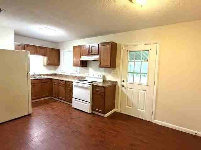 2504 Morningside Dr - Photo 2 of 13