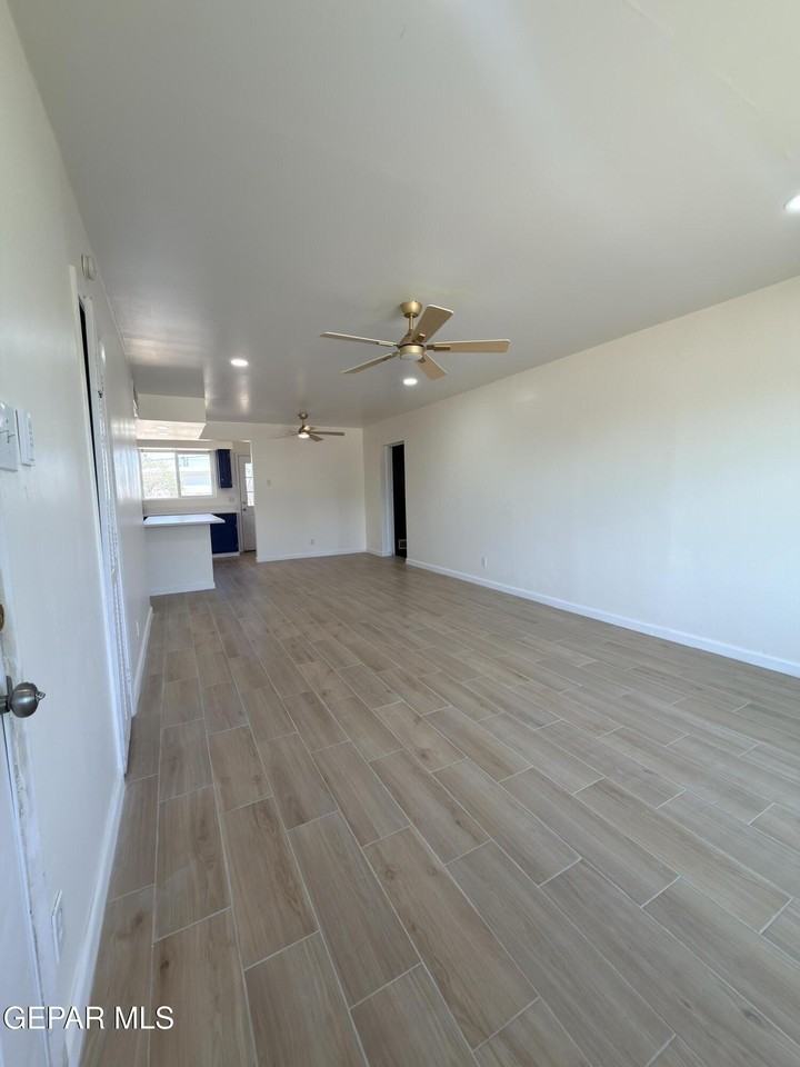 7605 Parkland Dr - Photo 3 of 24