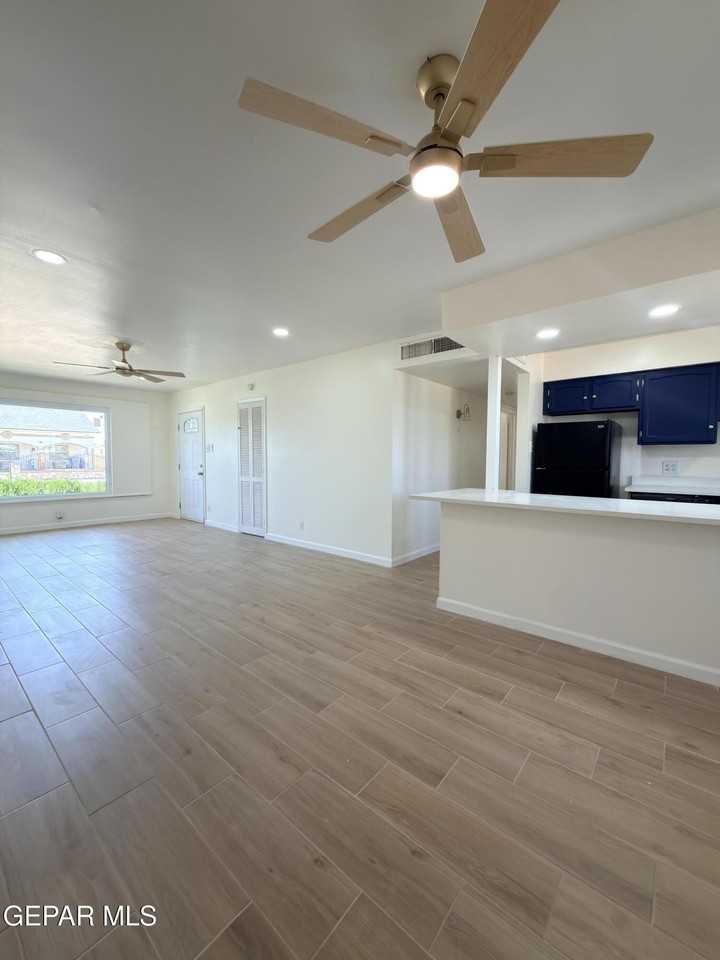 7605 Parkland Dr - Photo 5 of 24