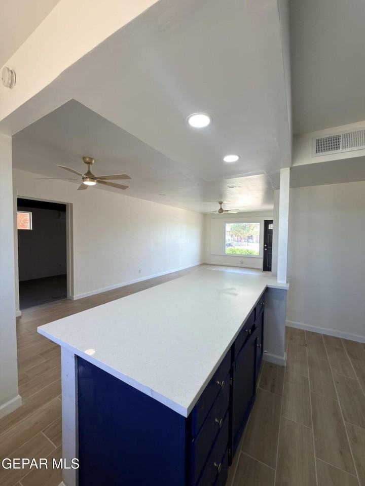 7605 Parkland Dr - Photo 6 of 24
