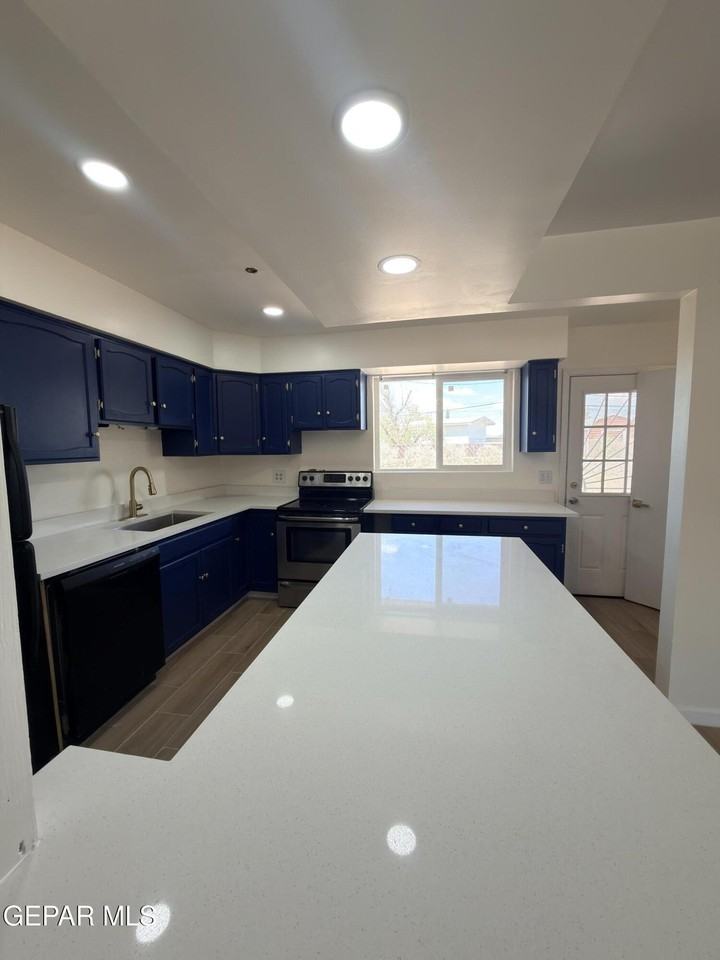7605 Parkland Dr - Photo 7 of 24