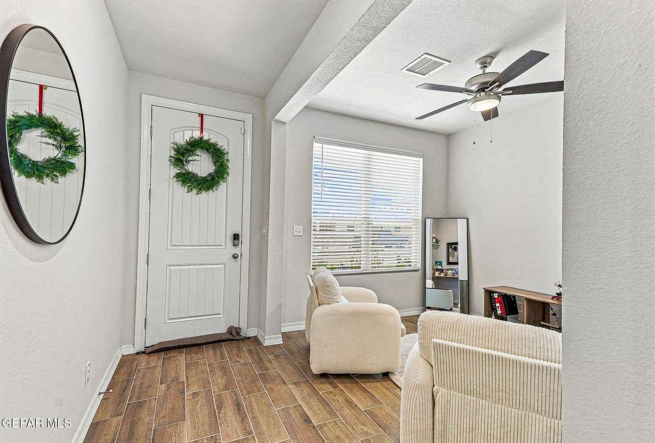 13876 Loreina Luz Ave - Photo 5 of 38