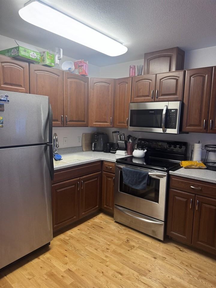 95 Glacier Ave #4 - Photo 6 of 10