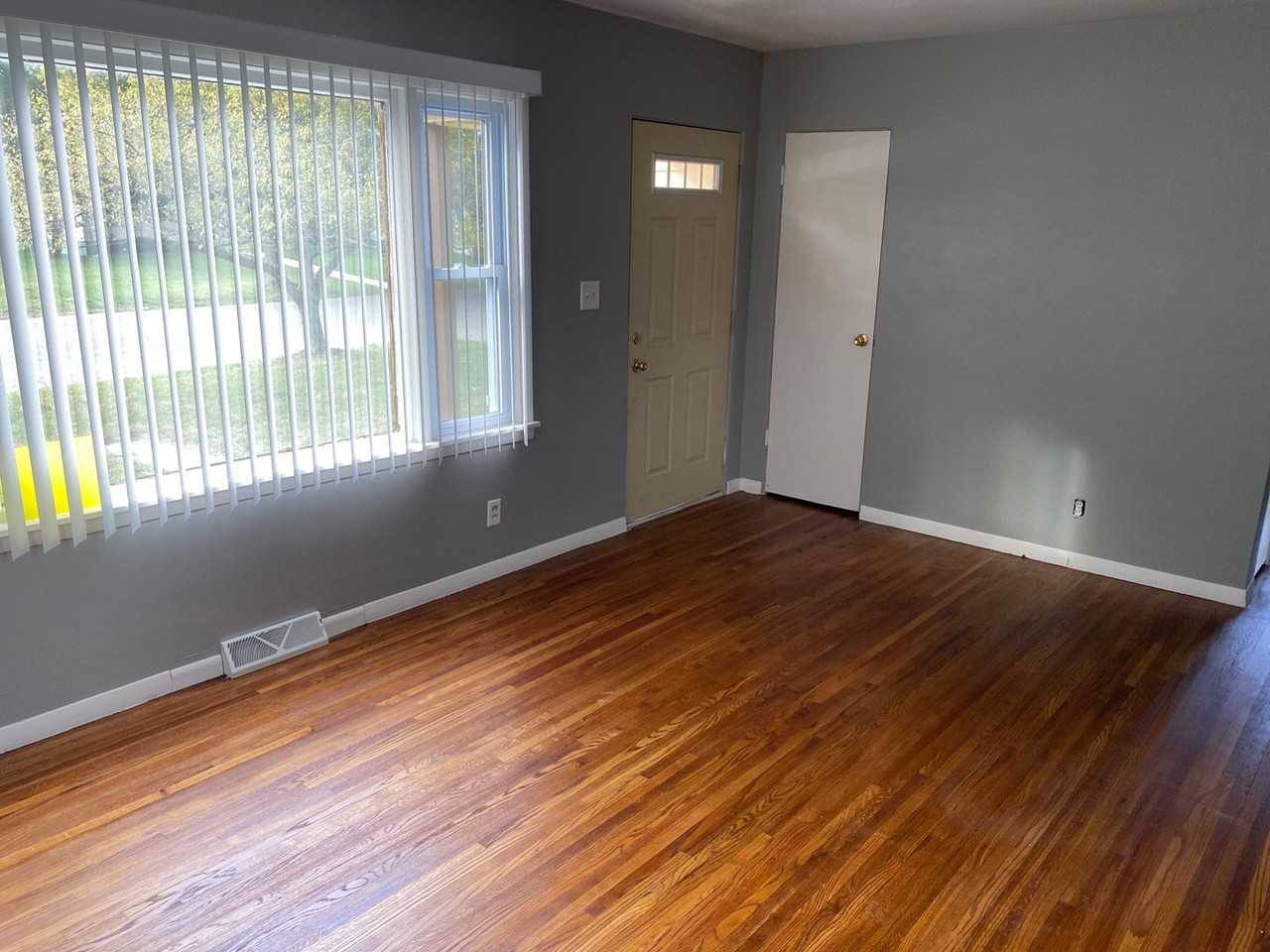 1216 Beech St - Photo 2 of 6