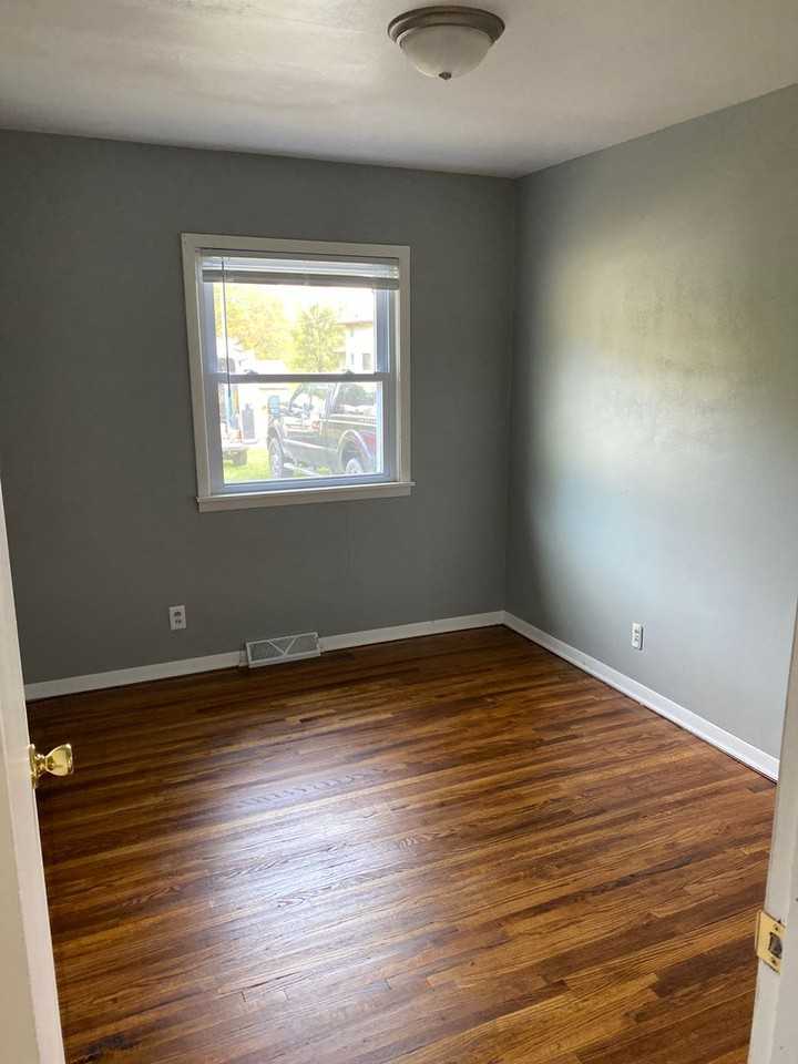 1216 Beech St - Photo 3 of 6