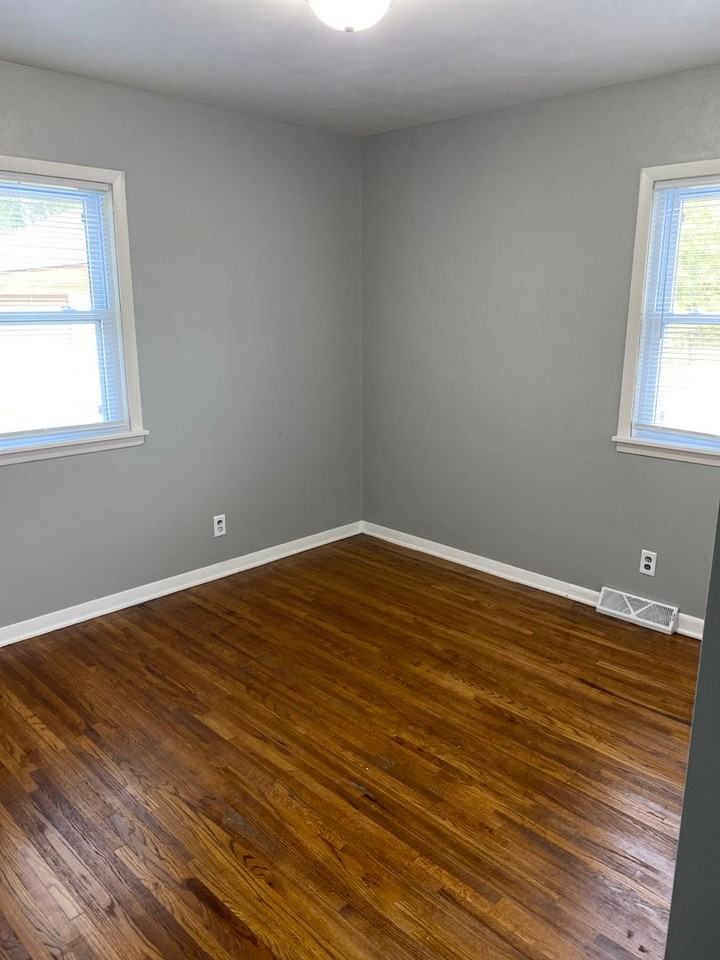 1216 Beech St - Photo 4 of 6