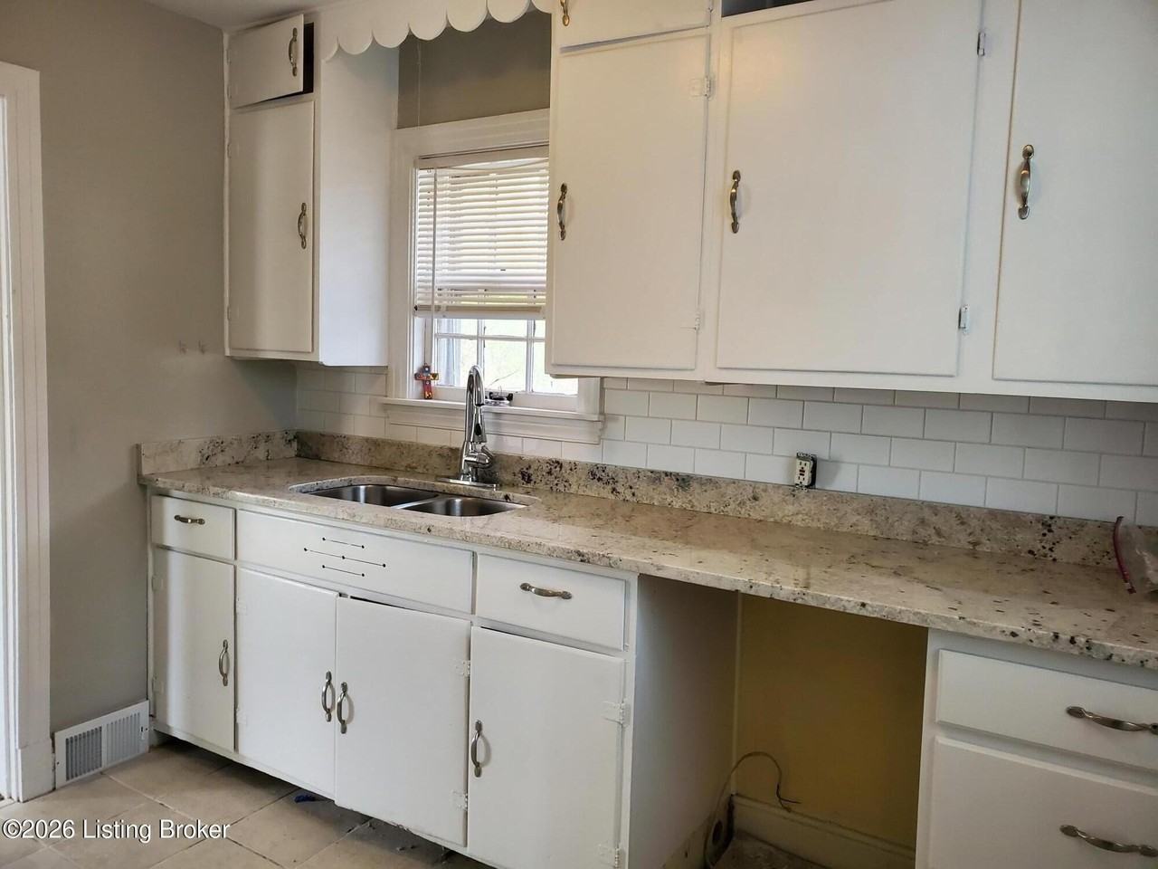 305 S Hubbards Ln - Photo 6 of 13