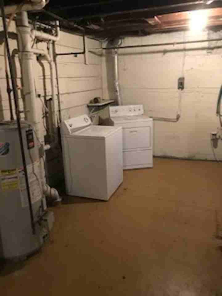 902 E 4th St - Photo 2 of 18