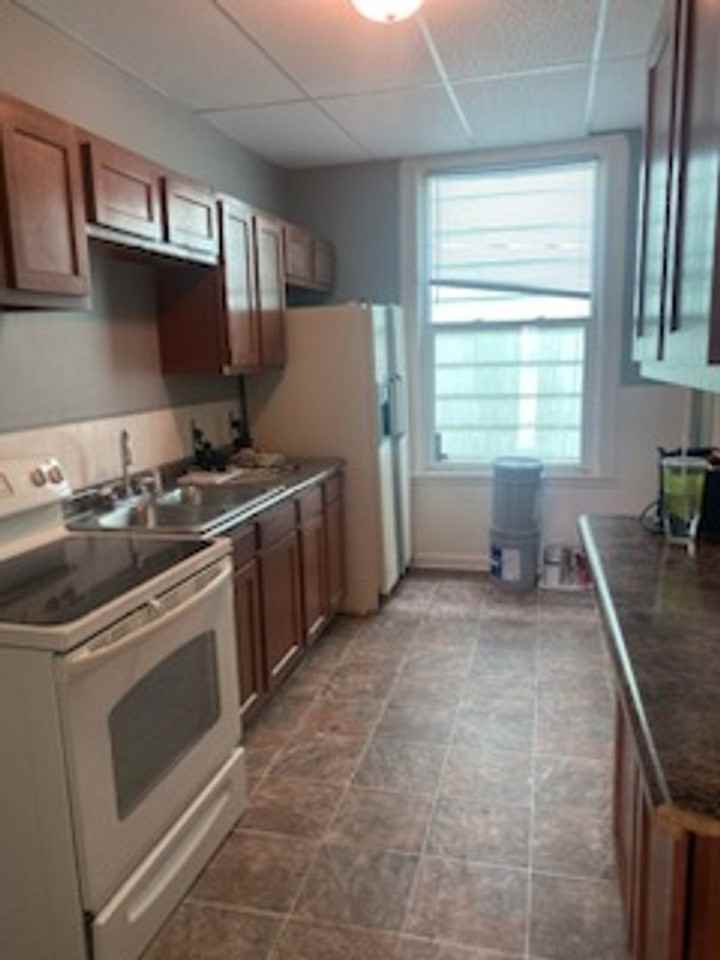 902 E 4th St - Photo 4 of 18
