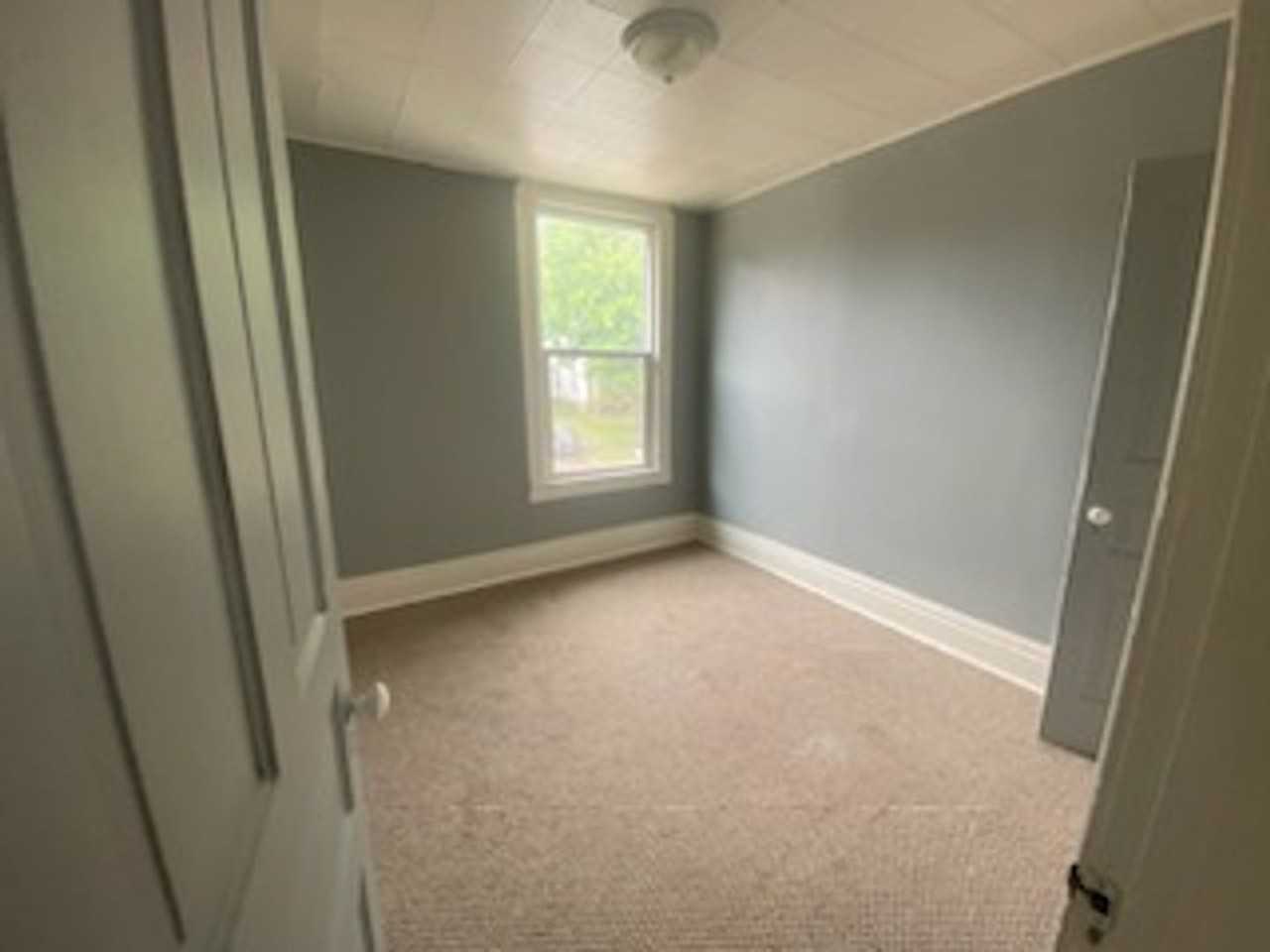 902 E 4th St - Photo 7 of 18