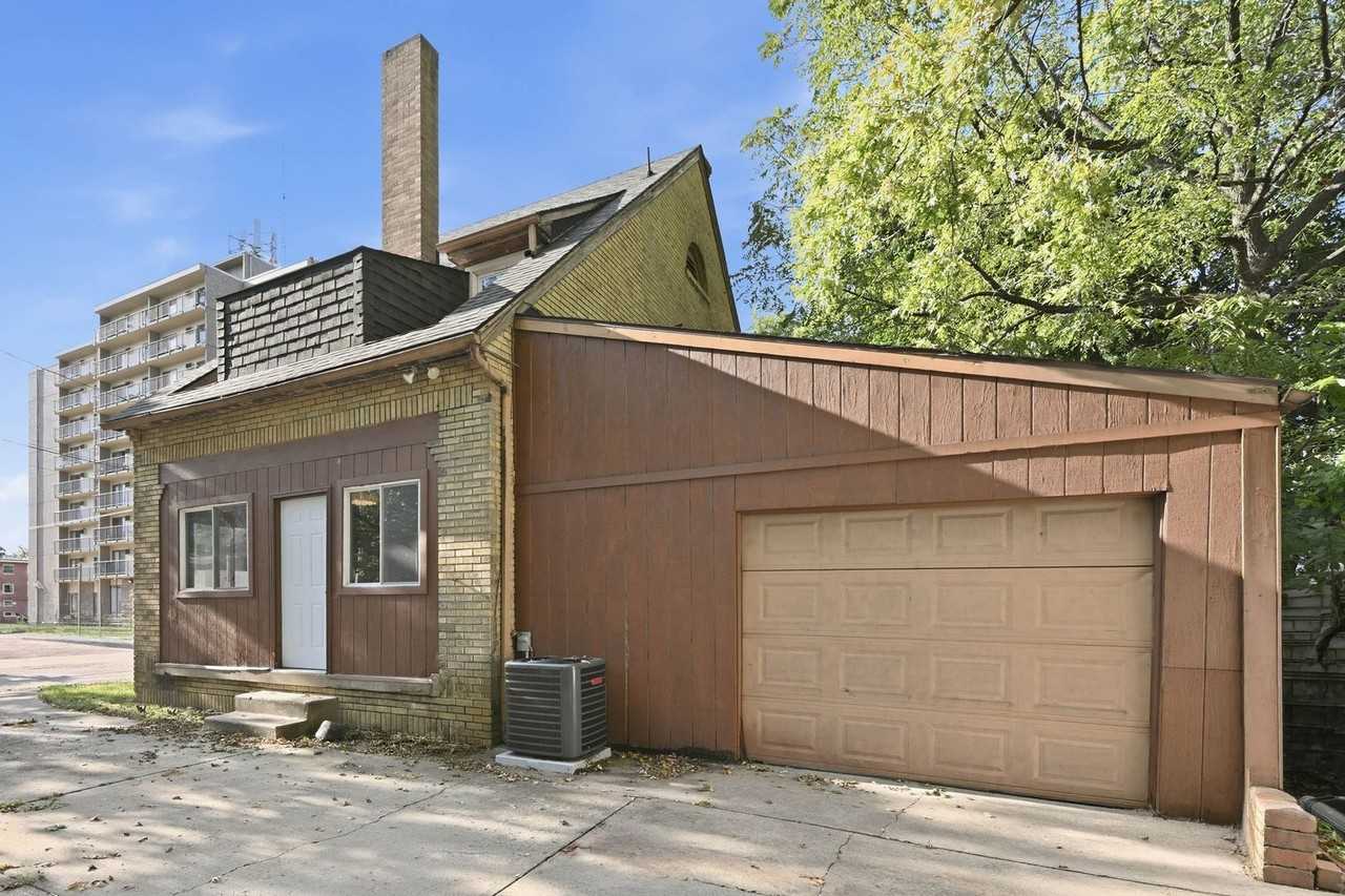 129 S King St - Photo 3 of 9