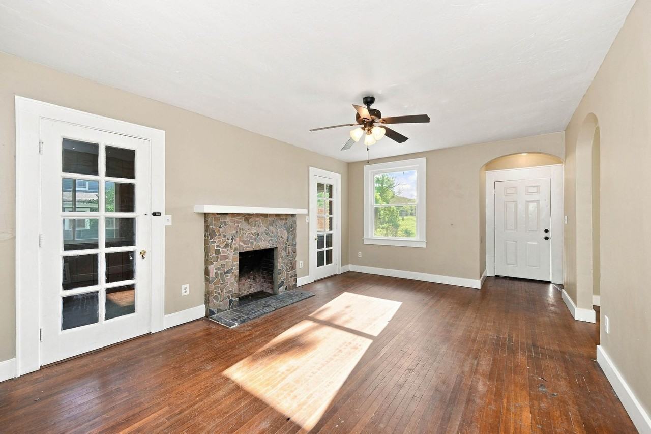 129 S King St - Photo 4 of 9