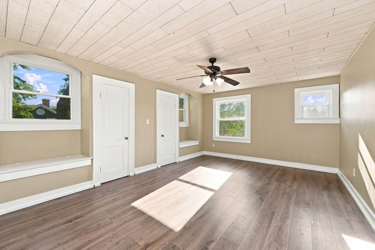 129 S King St - Photo 6 of 9