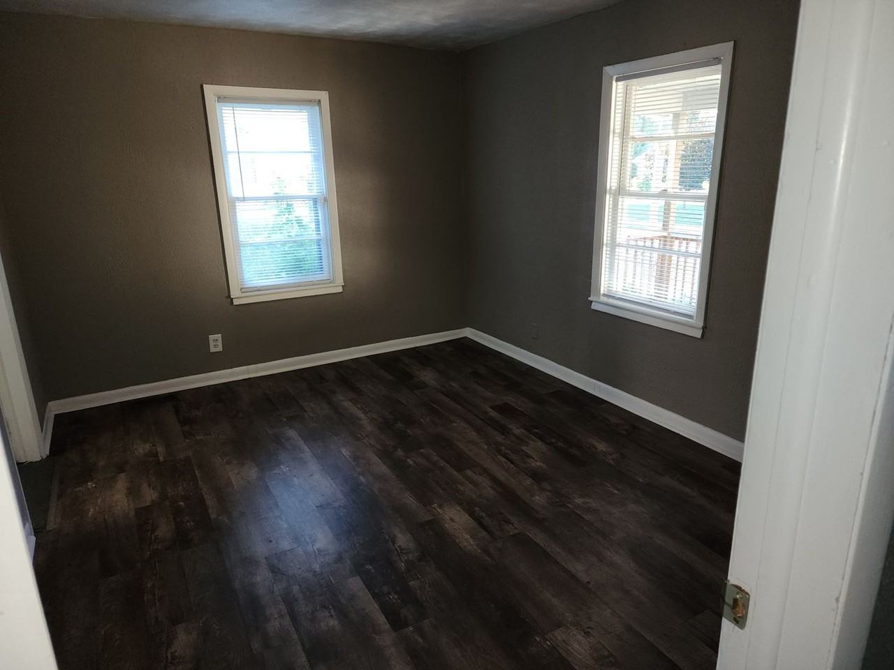 1315 W 10th St - Photo 3 of 3