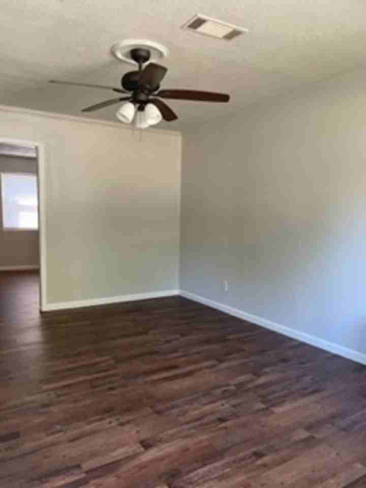 811 W Baltimore St - Photo 2 of 10