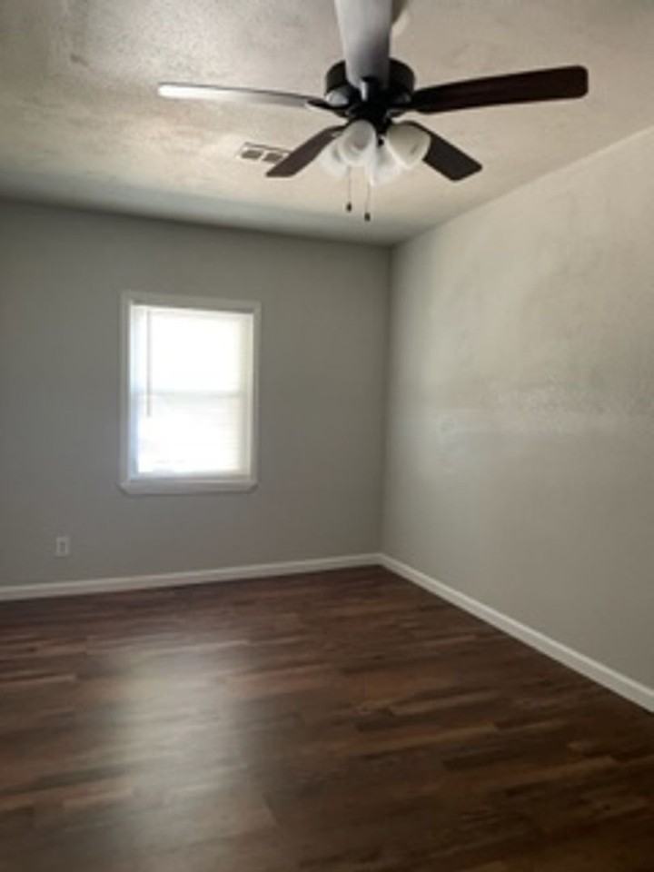 811 W Baltimore St - Photo 5 of 10