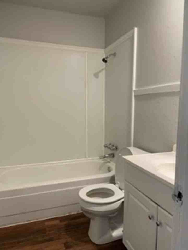 811 W Baltimore St - Photo 6 of 10