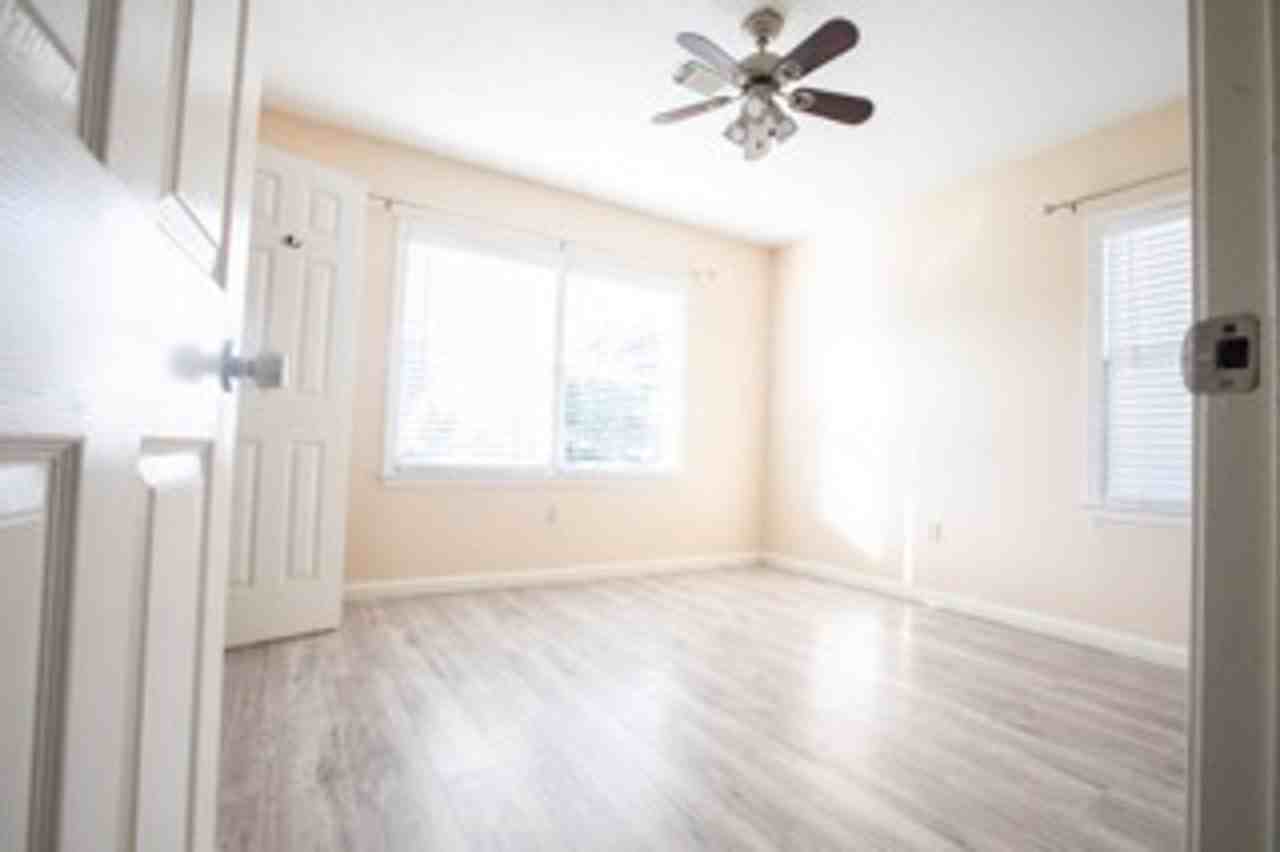 113 Trout St - Photo 3 of 10