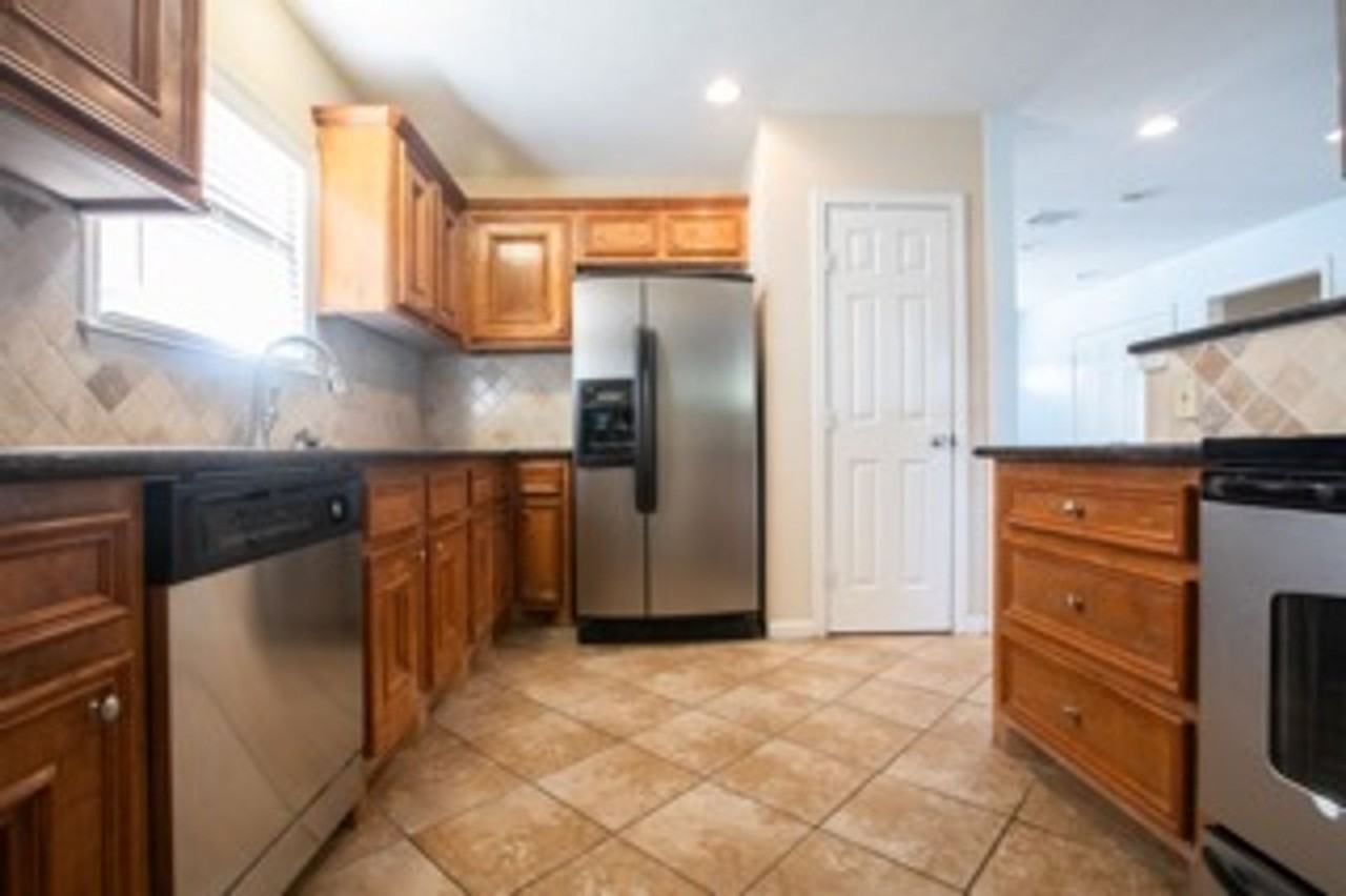 113 Trout St - Photo 7 of 10