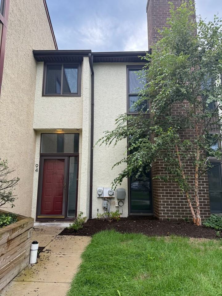94 Palace Ct - Photo 3 of 15