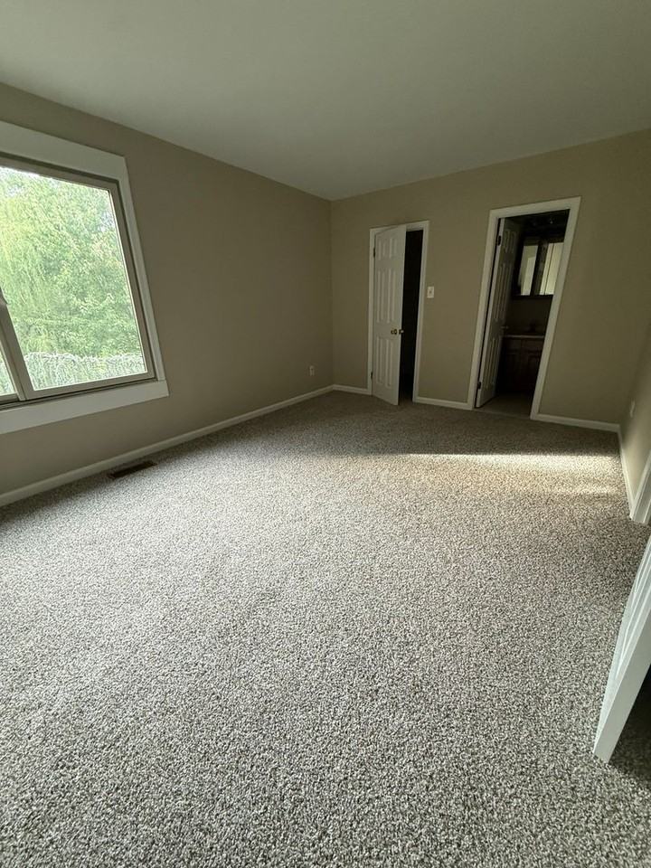 94 Palace Ct - Photo 5 of 15