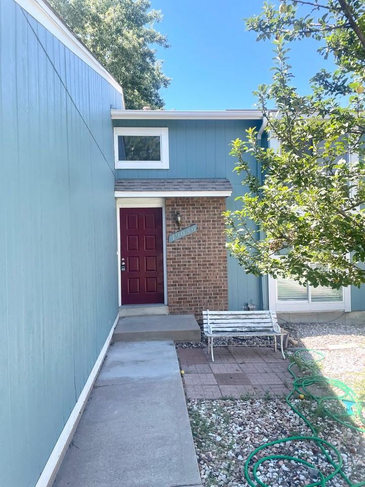 19050 E Mansfield Dr - Photo 2 of 25