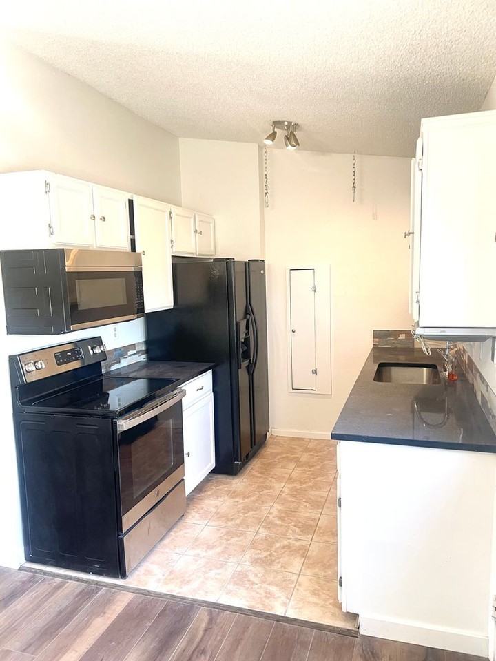 19050 E Mansfield Dr - Photo 7 of 25