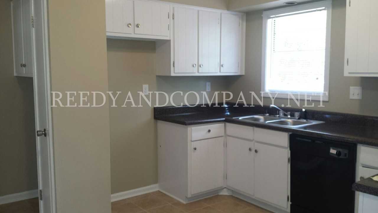 4032 Haliburton St - Photo 4 of 16