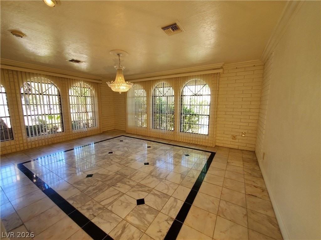 2840 Augusta Dr - Photo 4 of 37