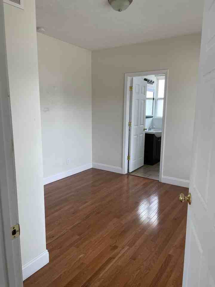 1413 S Walnut St - Photo 3 of 17