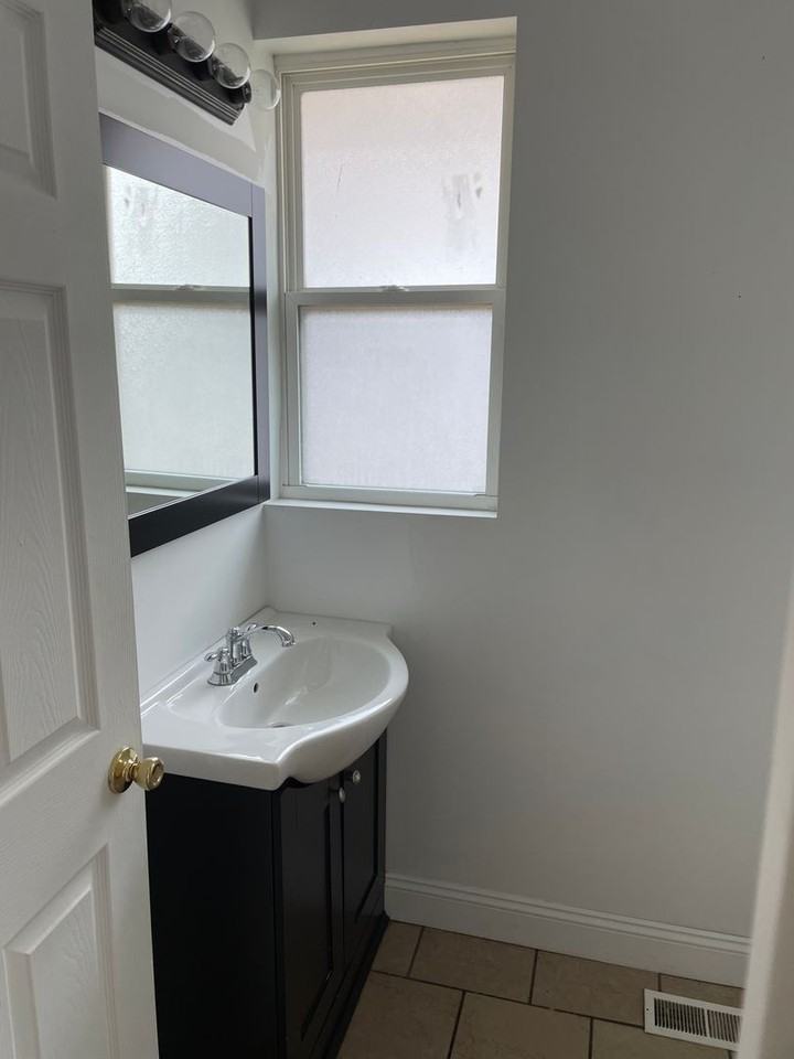 1413 S Walnut St - Photo 4 of 17