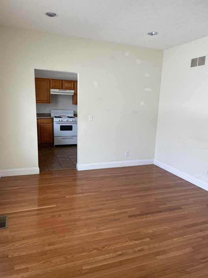 1413 S Walnut St - Photo 5 of 17