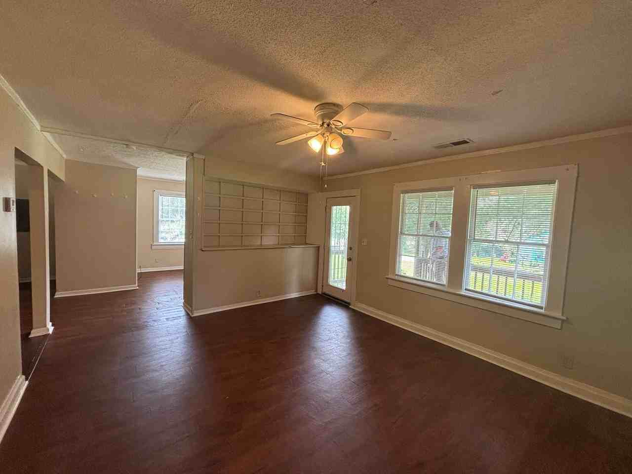 7 Newberry Dr - Photo 4 of 28