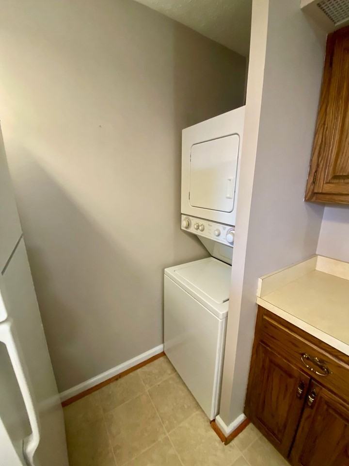 219 Village Cir W - Photo 4 of 14