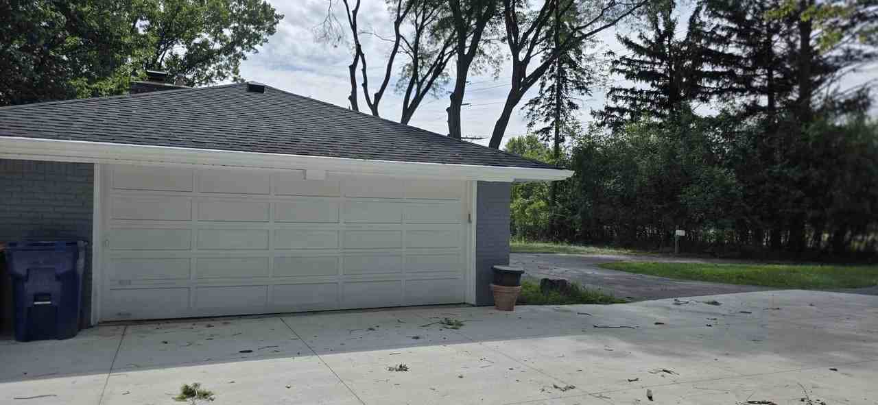 5335 Orchard Lake Rd - Photo 5 of 27