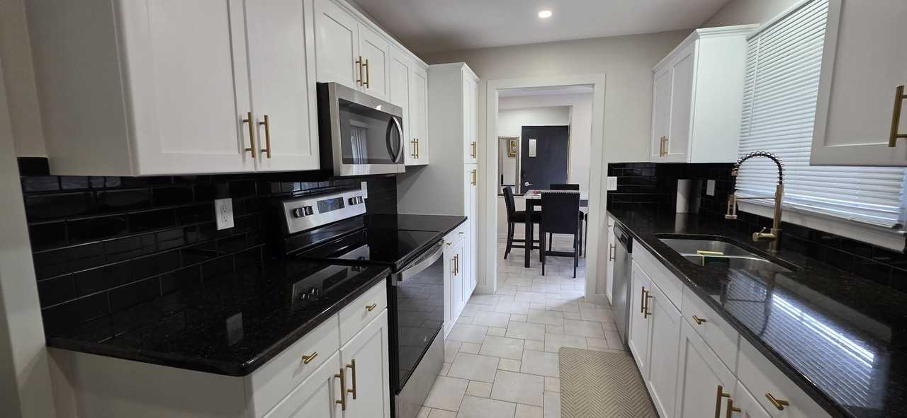 5335 Orchard Lake Rd - Photo 6 of 27