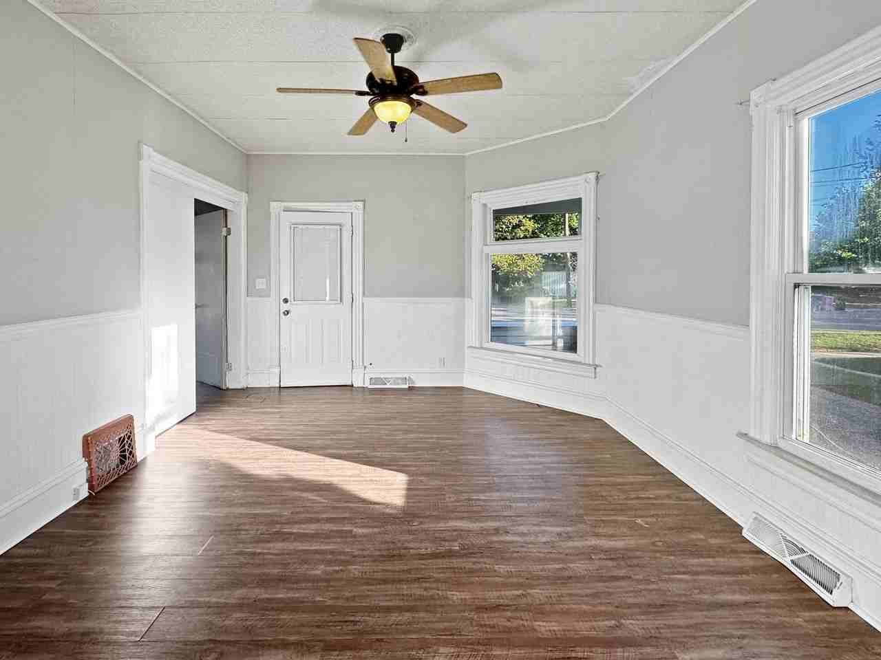 368 Garfield Ave - Photo 5 of 27