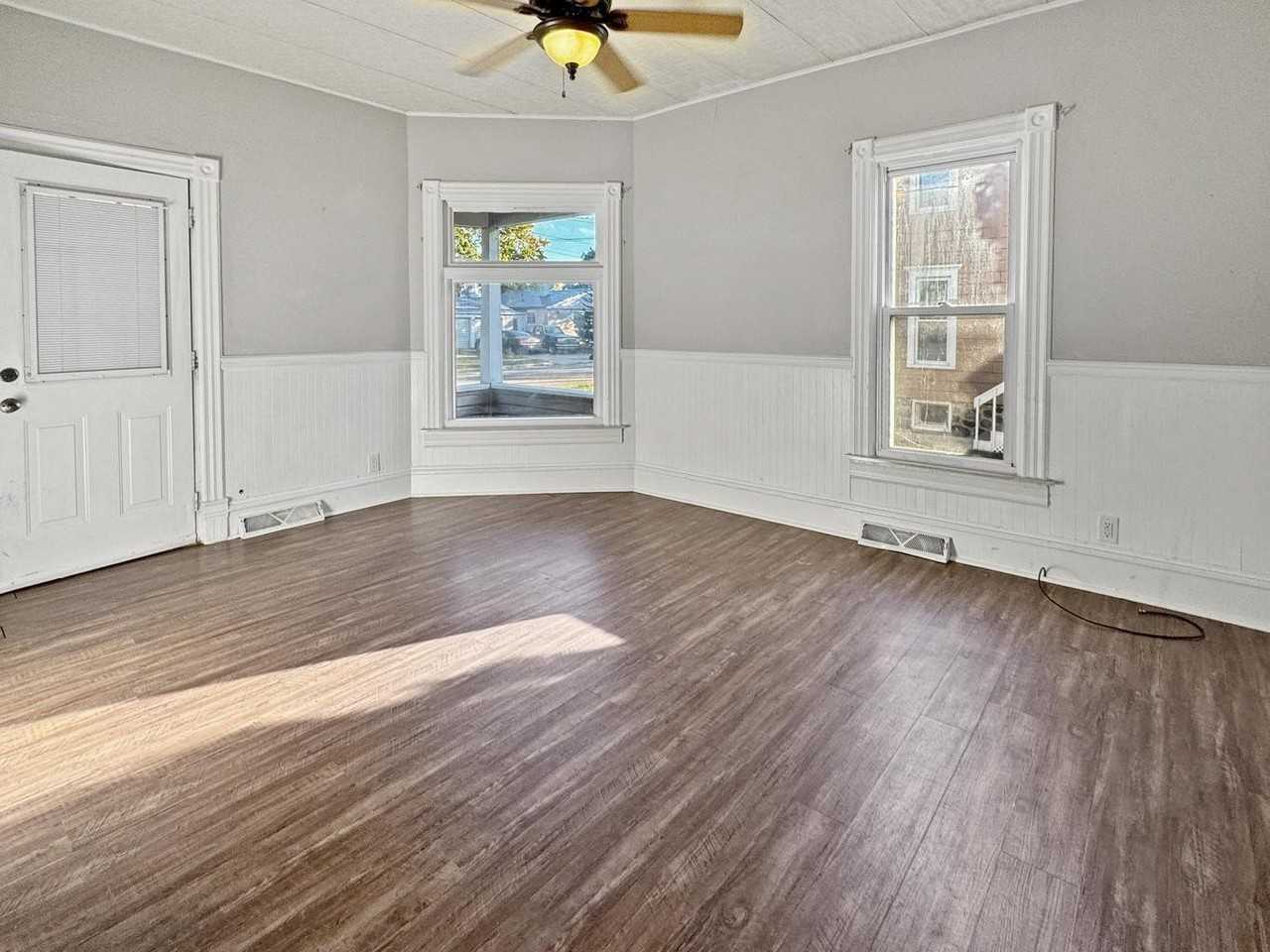 368 Garfield Ave - Photo 6 of 27