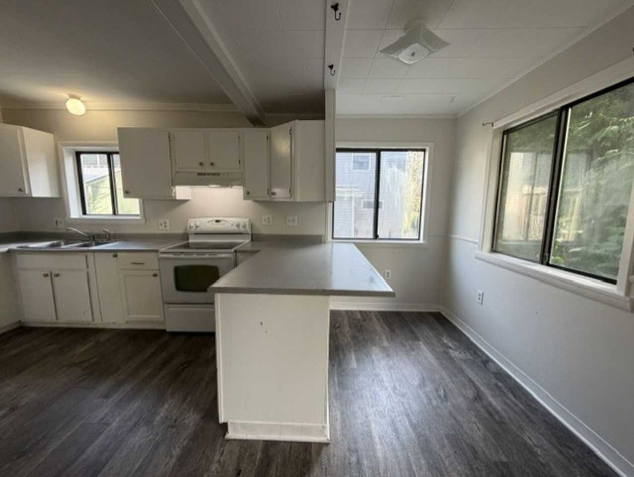 990 Emma Ave - Photo 6 of 13